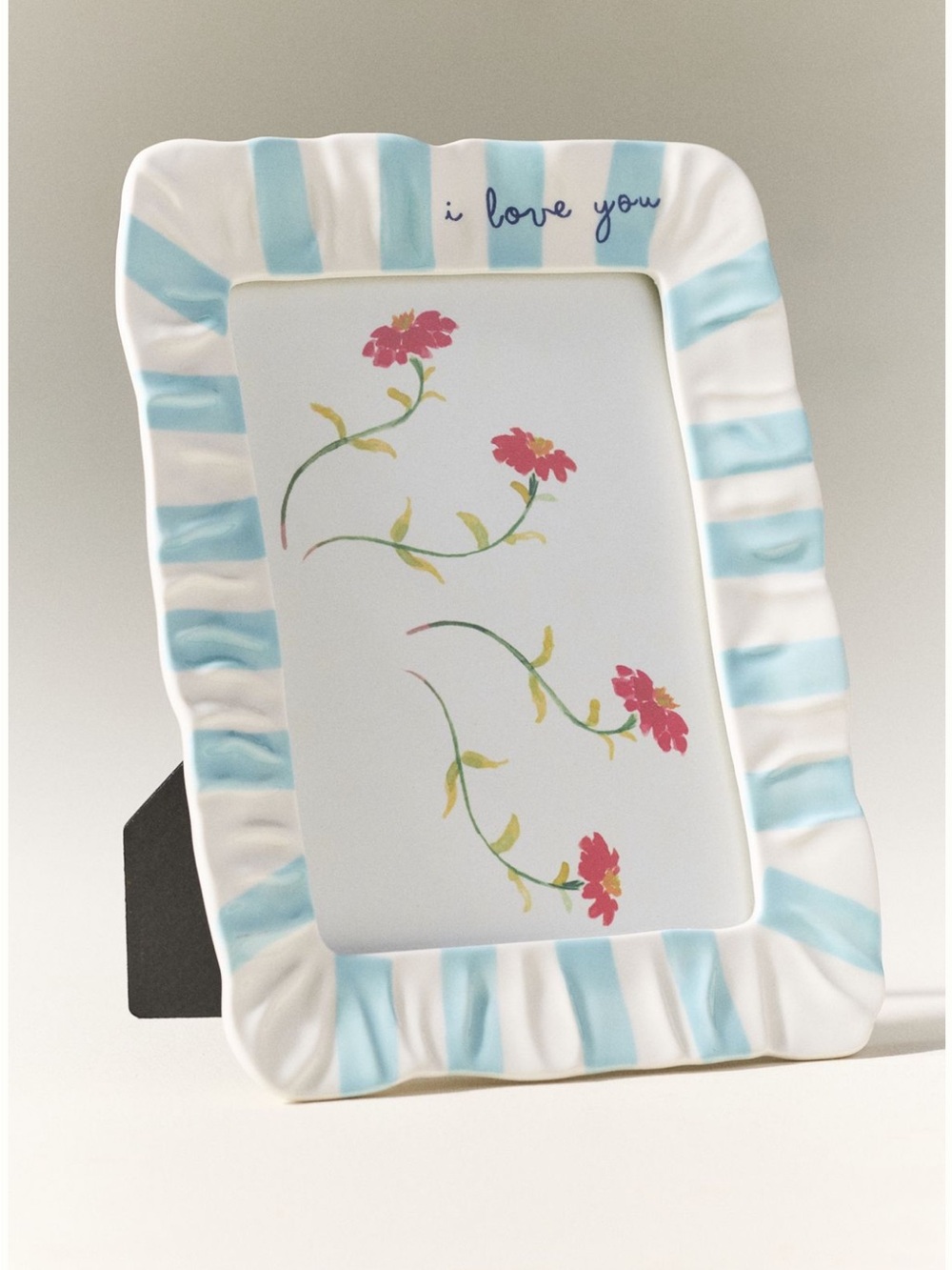 Amma Ruffle Frame